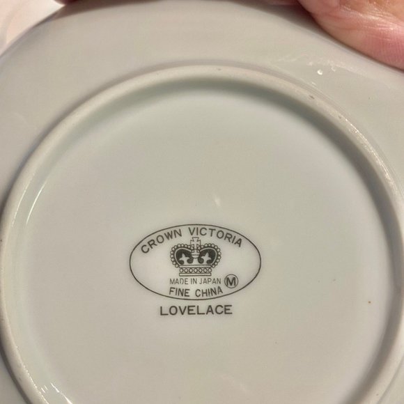 Vintage Lovelace by Crown Victoria Fine China - 2 - 5 Pc Place Settings - Picture 10 of 16